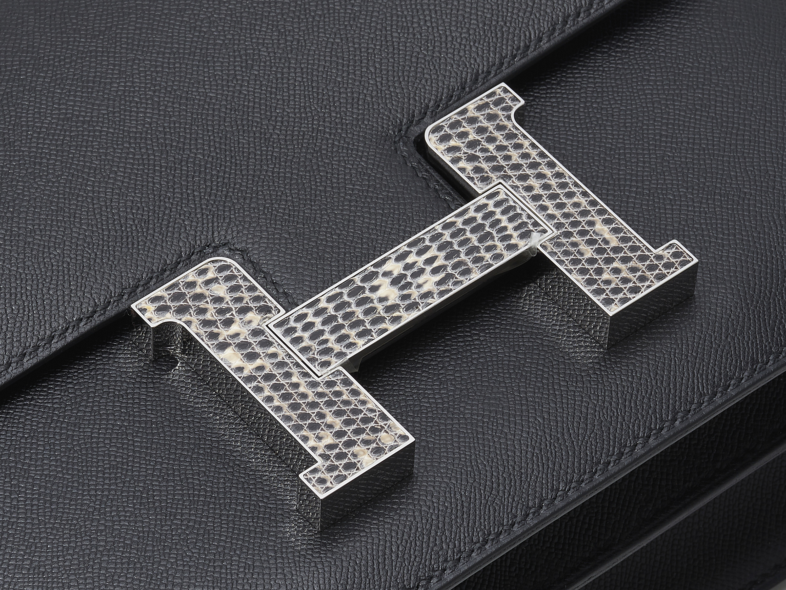 Constance 24 Noir Veau Madame Lizard