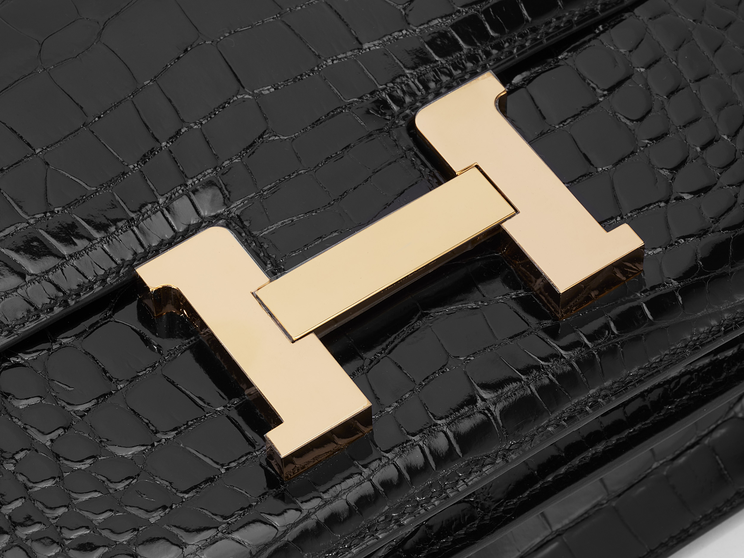 Constance 24 Noir Alligator Lisse